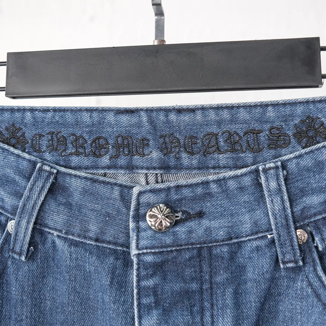 P280 (top replica) [New] Chrome Hearts Matty Boy Sex Records series limited leather multi-color high street work jeans - ch jeans need to be washed and then disassembled and hand-stitched with sheepskin cross leather and then spliced ​​to complete. The whole process is too complicated to explain. The texture can be seen in hand, and it’s all about looking good. These are the most beautiful pants in Crowe’s heart. They are made of beaded canvas fabric, and heavy washing makes the upper body of the fabric more textured, and the pants shape is tall and straight! The three-dimensional cutting of the whole trousers is a masterpiece! The hardware is customized by zp. The beaded canvas fabric is thick and soft after being washed. It has good breathability. Customized small leather label. Unique design. The details are simple and elegant, and the workmanship is exquisite. The whole trousers are neatly routed and the details are in place! It’s so cool that both men and women can easily control the trend of gender-neutral shorts!  Color: Blue Size: Corresponding sizes S-XXL, detailed sizes can be found in Figure 9